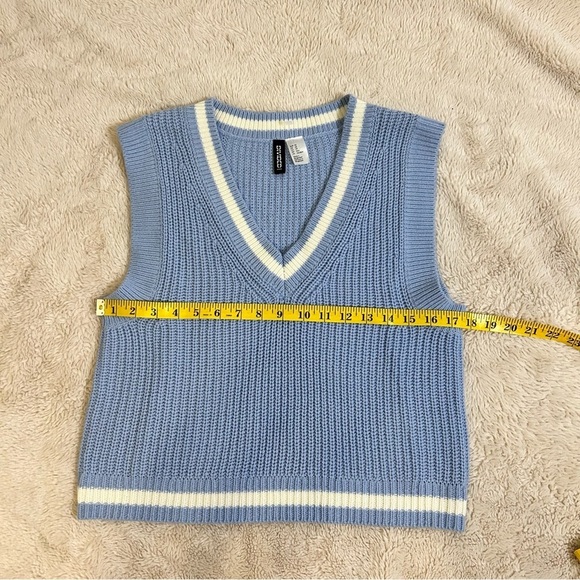 Divided by H&M | V-neck Sweater Vest | Baby Blue & White | Size XS - Picture 5 of 5